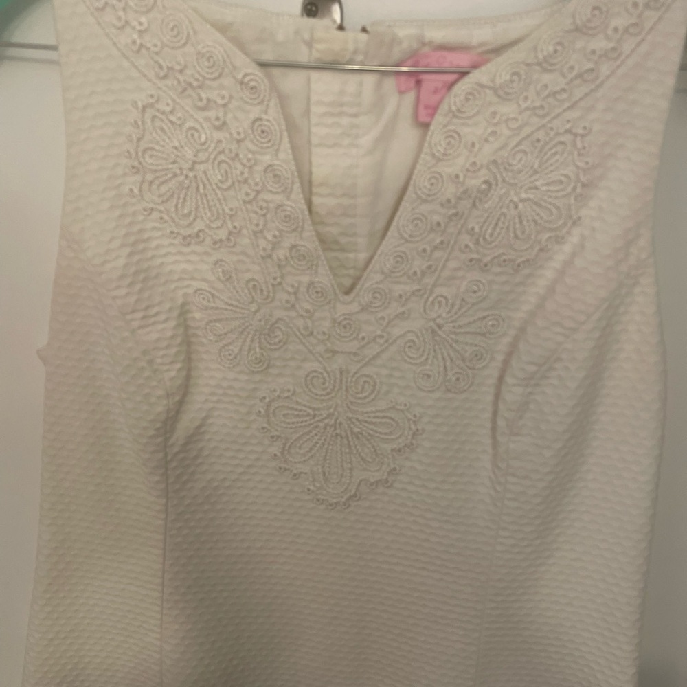 Size 2- White- Lily Pulitzer Shift Dress- fits more like a 4